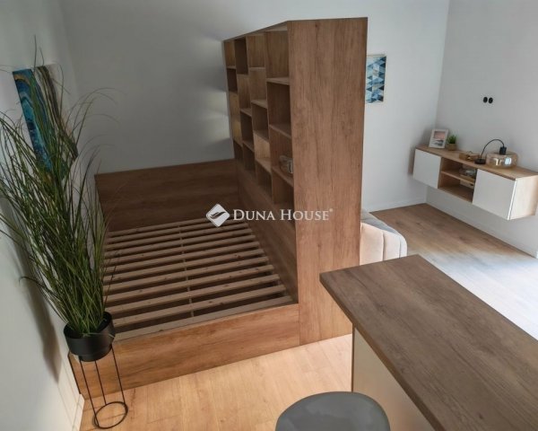 Eladó téglalakás, Pécsett 42.9 M Ft, 1 szobás