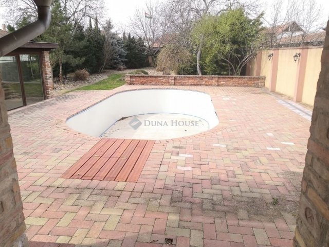 Eladó családi ház, Vecsésen 149.9 M Ft, 4+1 szobás