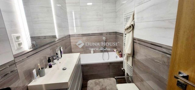 Eladó téglalakás, Budapesten, XV. kerületben 145 M Ft, 4 szobás