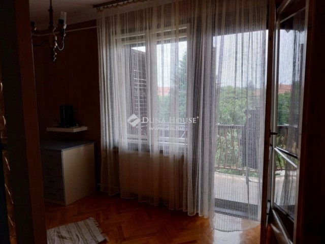 Eladó családi ház, Vecsésen 110 M Ft, 5 szobás