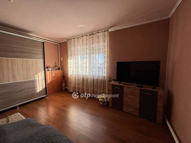 Eladó családi ház, Tégláson 75 M Ft, 2 szobás
