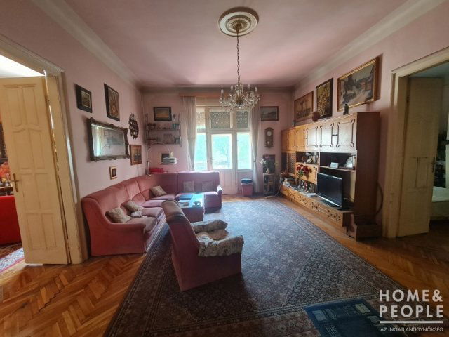 Eladó téglalakás, Szegeden 112 M Ft, 4 szobás