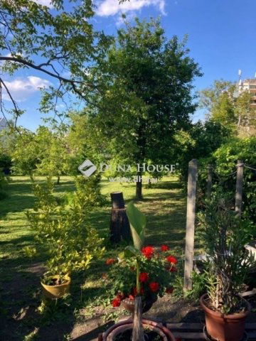 Eladó családi ház, Vácon 230 M Ft, 6 szobás