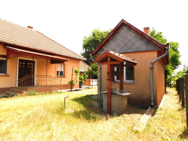 Eladó családi ház, Tápiószentmártonon 27.6 M Ft, 2 szobás