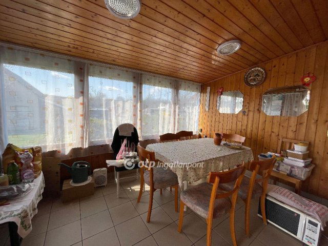 Eladó családi ház, Pétfürdőn 58 M Ft, 2+2 szobás