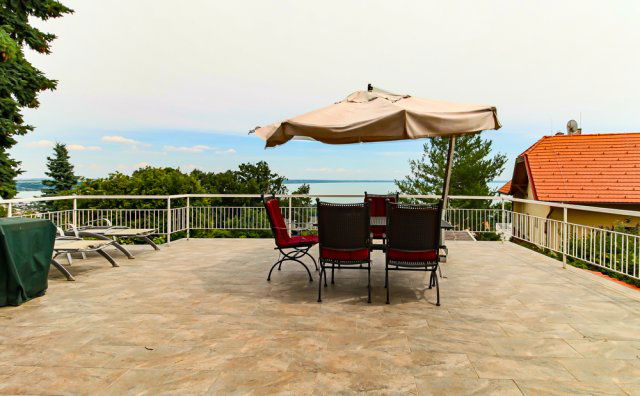 Eladó családi ház, Balatonalmádiban 269 M Ft, 3+2 szobás