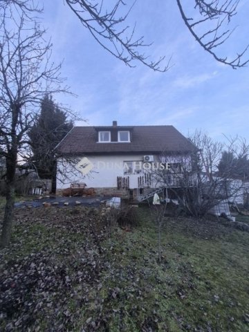 Eladó családi ház, Pécsett 79.9 M Ft, 6 szobás