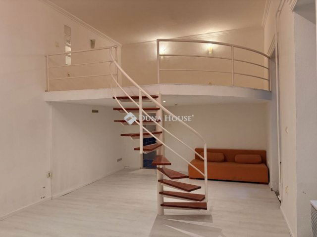 Eladó téglalakás, Budapesten, VI. kerületben 79.9 M Ft, 1 szobás