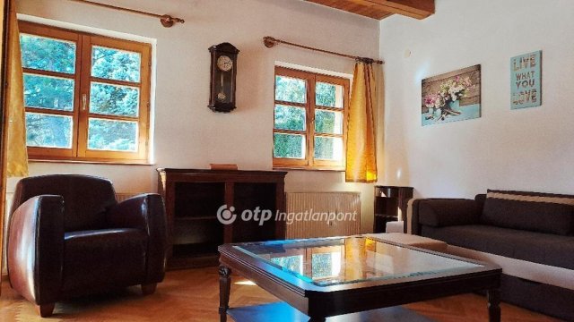 Eladó családi ház, Balatonakarattyán 180 M Ft, 3 szobás