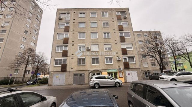 Eladó panellakás, Győrött 47.8 M Ft, 2 szobás