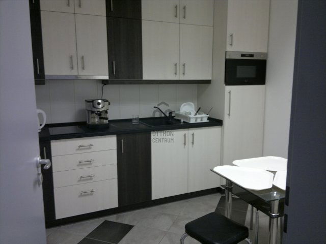 Eladó iroda, Pakson 200 M Ft / költözzbe.hu