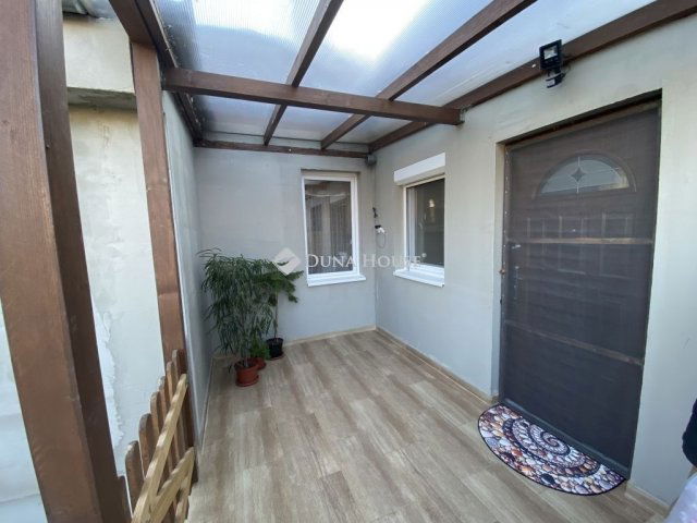 Eladó családi ház, Vecsésen 102 M Ft, 3 szobás