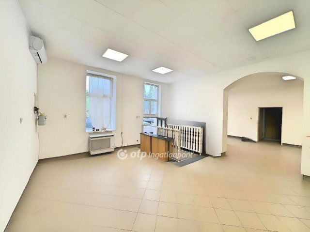 Eladó üzlethelyiség, Fehérgyarmaton 65 M Ft, 4+2 szobás