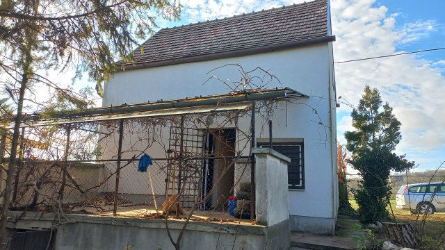 Eladó nyaraló, Csákváron 14.5 M Ft, 2 szobás