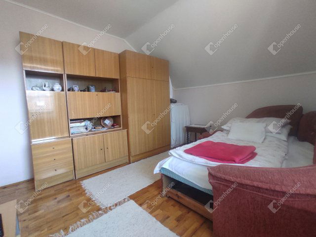 Eladó családi ház, Komáromban 69 M Ft, 4 szobás
