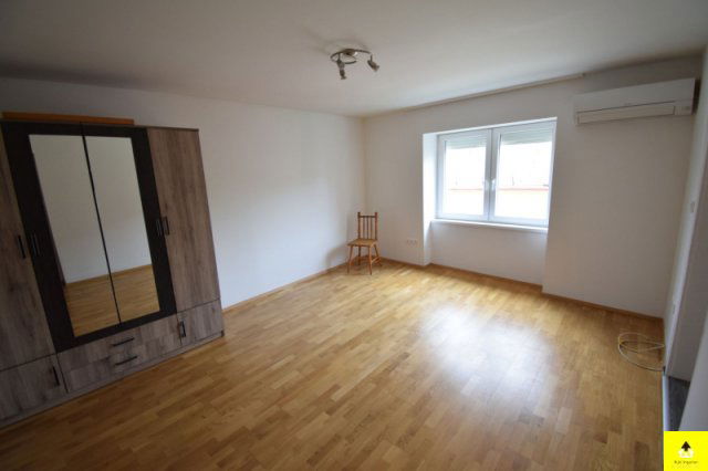 Eladó téglalakás, Kőszegen 18 M Ft, 1 szobás