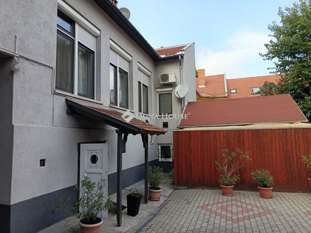 Eladó családi ház, Szegeden 269 M Ft, 6 szobás