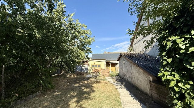 Eladó családi ház, Debrecenben 65 M Ft, 4 szobás