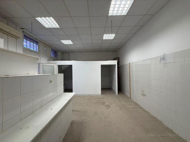 Eladó üzlethelyiség, Budapesten, IX. kerületben, Gát utcában