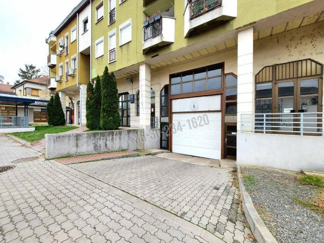 Eladó garázs, Vácon, Széchenyi utcában 24.5 M Ft