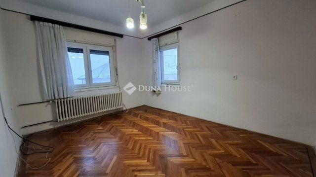 Eladó családi ház, Vácegresen 68.5 M Ft, 4 szobás