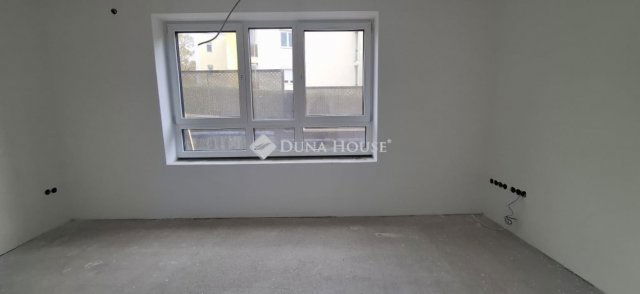 Eladó téglalakás, Pécsett 99.5 M Ft, 2+1 szobás