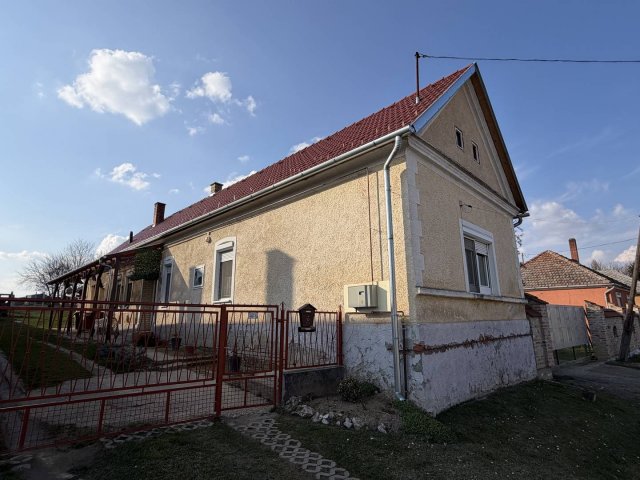Eladó családi ház, Kacorlakon 29.99 M Ft, 3 szobás