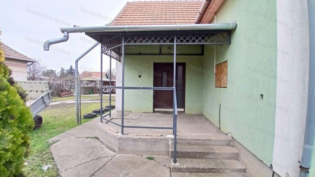 Eladó családi ház, Tiszaföldváron 29.8 M Ft, 3 szobás
