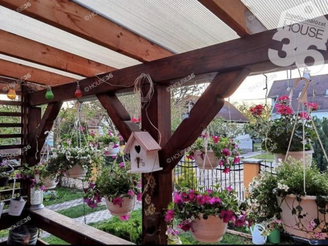 Eladó családi ház, Szabadszálláson 59.9 M Ft, 4 szobás