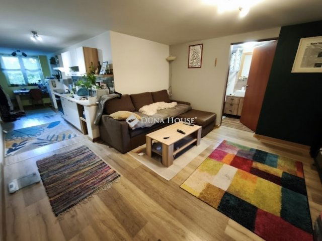 Eladó családi ház, Pécsett 52 M Ft, 2 szobás