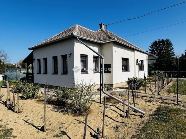 Eladó családi ház, Tápiószecsőn 52.9 M Ft, 2 szobás