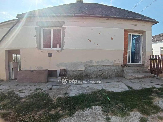 Eladó családi ház, Belvárdgyulán 15 M Ft, 2 szobás