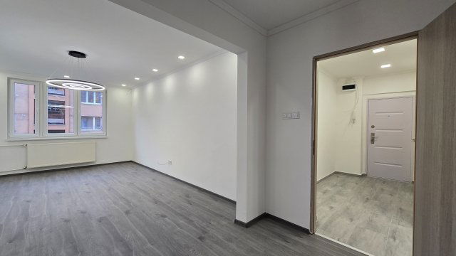 Eladó panellakás, Dunaújvárosban, Római körúton 39.8 M Ft