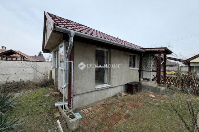 Eladó nyaraló, Mogyoródon, Gödöllői úton 7.5 M Ft, 3 szobás