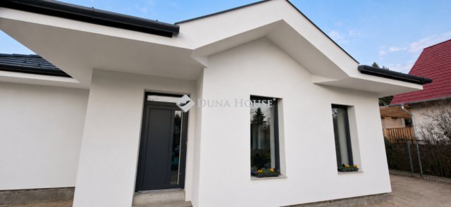 Eladó családi ház, Gödön 99.9 M Ft, 4 szobás