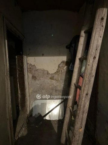 Eladó családi ház, Siklóson 13.2 M Ft, 2 szobás
