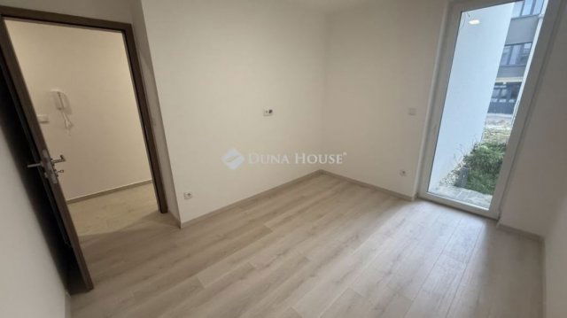 Eladó téglalakás, Szombathelyen 72.5 M Ft, 1+2 szobás