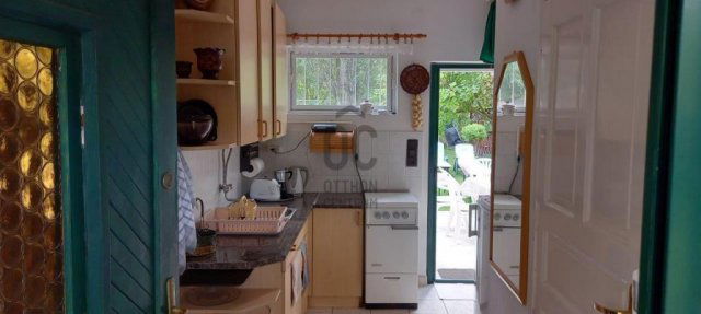 Eladó nyaraló, Balatonföldváron 129.9 M Ft, 4 szobás