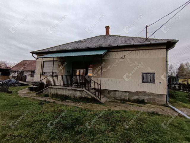 Eladó családi ház, Kadarkúton 21.9 M Ft, 4 szobás