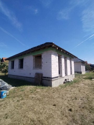 Eladó ikerház, Dabason 74 M Ft, 4 szobás / költözzbe.hu