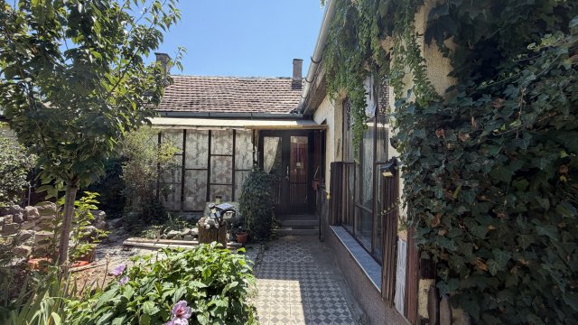 Eladó családi ház, Baján 49 M Ft, 3 szobás