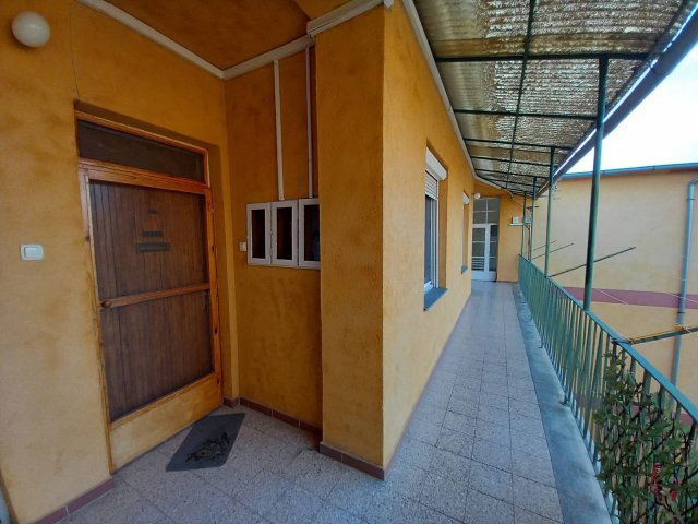 Eladó téglalakás, Szolnokon 22.5 M Ft, 1 szobás