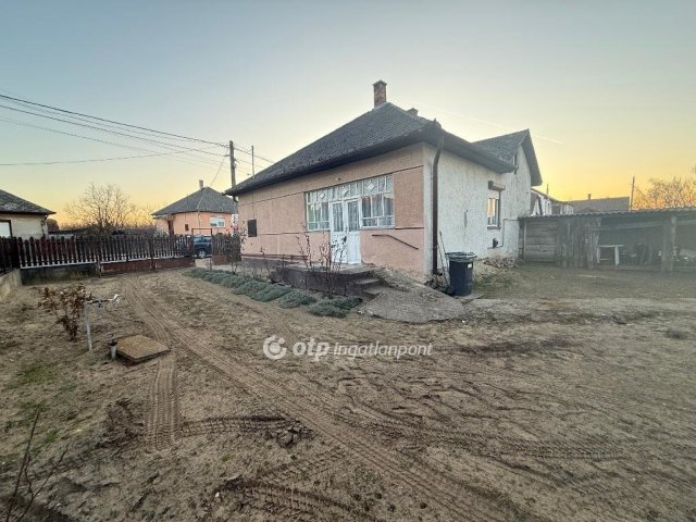 Eladó családi ház, Újfehértón 37 M Ft, 2 szobás