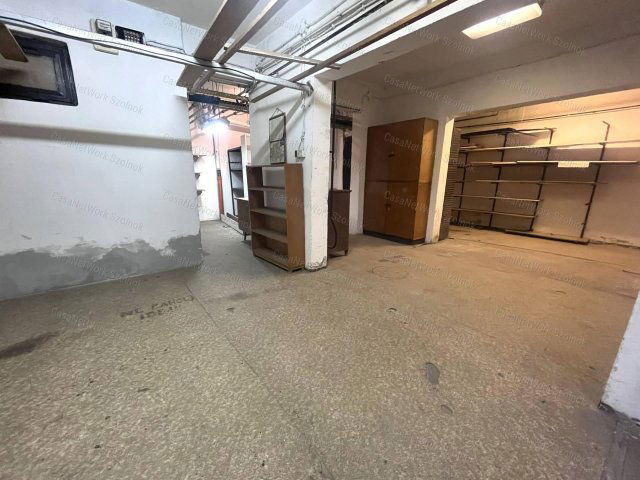 Kiadó ipari ingatlan, Szolnokon 100 E Ft / hó, 1 szobás