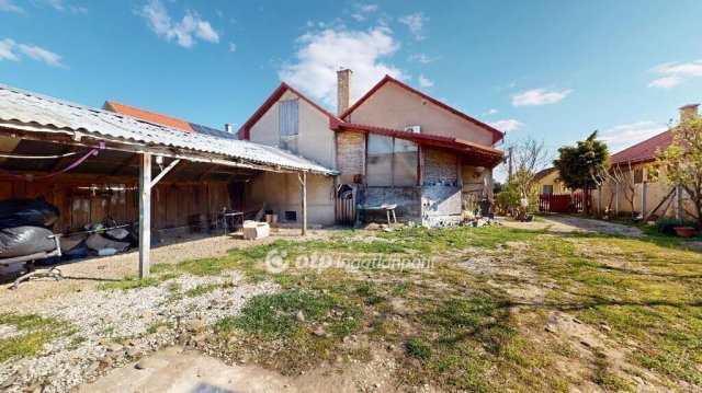 Eladó családi ház, Levelek 38 M Ft, 4 szobás