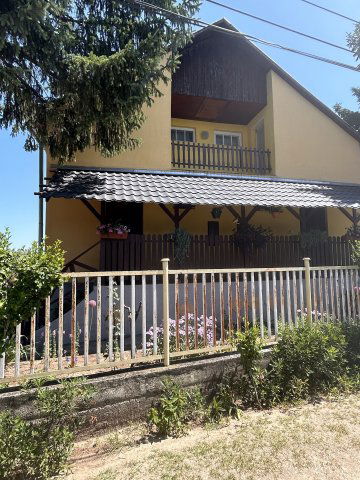 Eladó családi ház, Komáromban 55 M Ft, 4+1 szobás