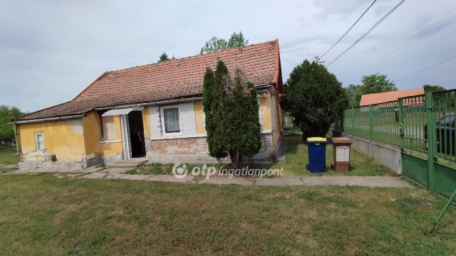 Eladó családi ház, Farmoson 19.4 M Ft, 2 szobás