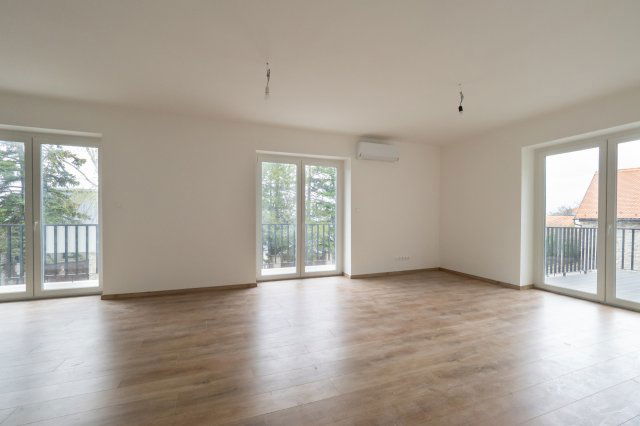 Eladó téglalakás, Pécsett 115 M Ft, 4 szobás