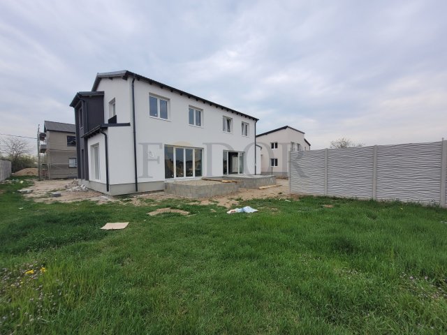 Eladó ikerház, Budapesten, XVIII. kerületben 139.9 M Ft, 5 szobás