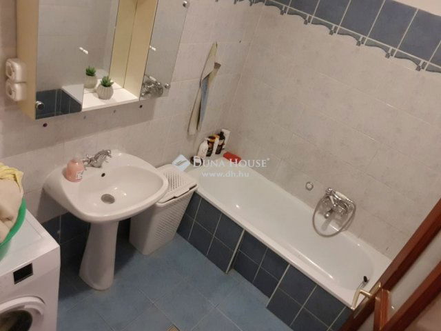 Eladó családi ház, Pócsmegyeren 79 M Ft, 5 szobás
